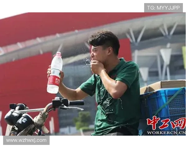 #董涛快评#C5,像用苹果招待了想喝水的客人 #董涛快评#C5,像用苹果招待了想喝水的客人